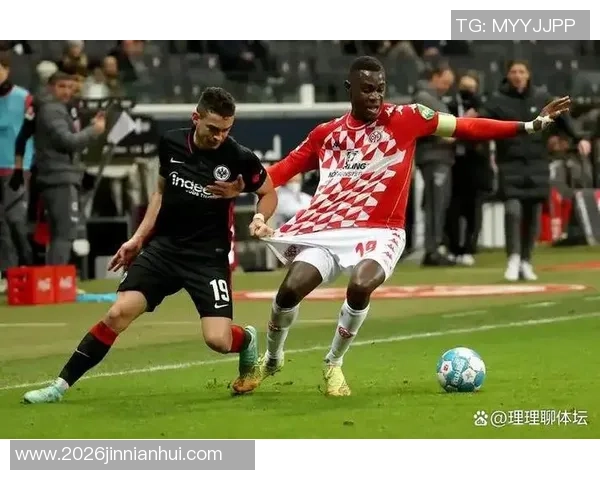 德甲争冠局势紧张拜仁领跑莱比锡失利多特平局再添变数