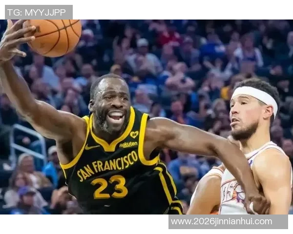 奥特布克在比赛中展现卓越掌控力面对包夹与强对抗依然做出明智决策