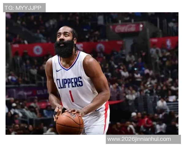 哈登半场表现低迷15投仅5中得14分三分球6投1中效率堪忧